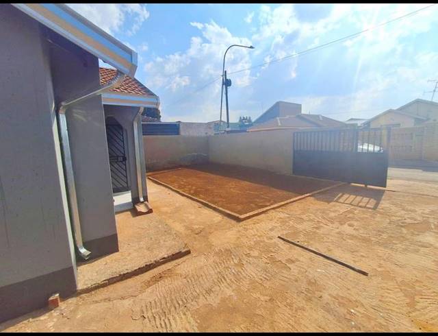 3 BEDROOM HOUSE FOR SALE IN PROTEA GLEN